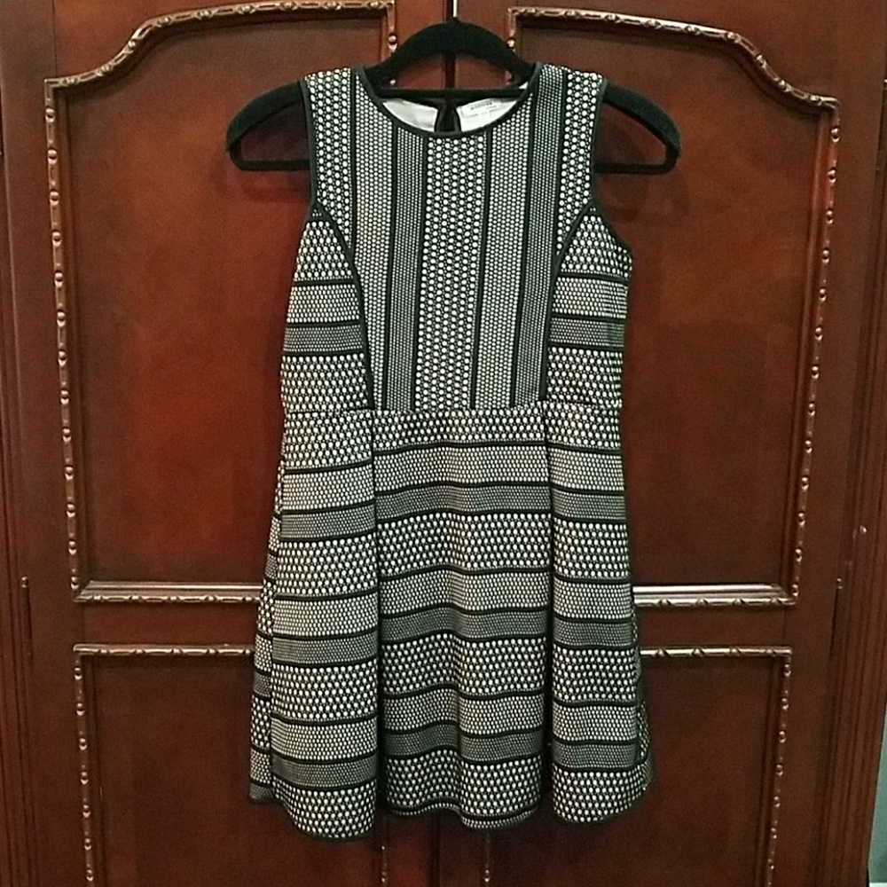 Sleevless dress